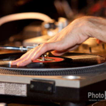 Scratching on turntable